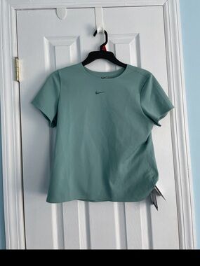 Nike Women’s one classic dri-fit short Sleeve top NWT